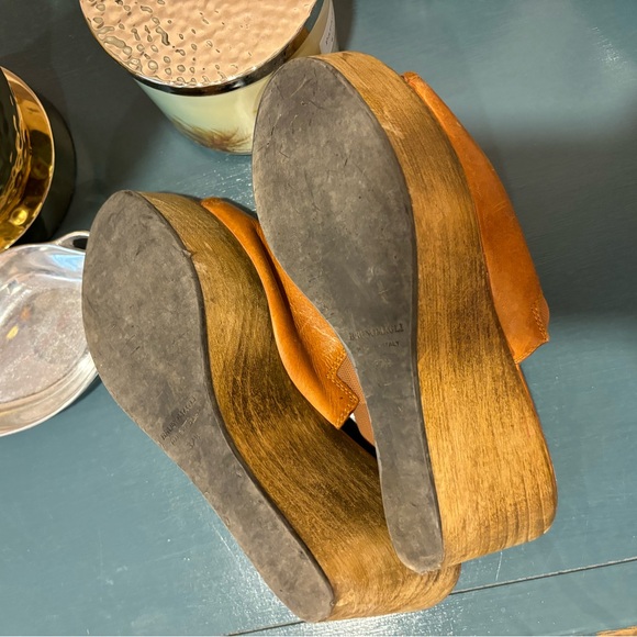 Bruno Magli leather wooden wedge sandals - Picture 4 of 7